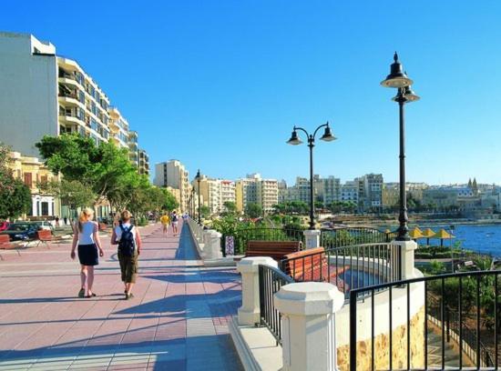 Modern 1Br Apartment In Central St Julian'S سانت جوليان المظهر الخارجي الصورة
